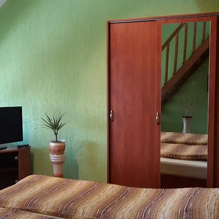 Nefelejcs Apartment *